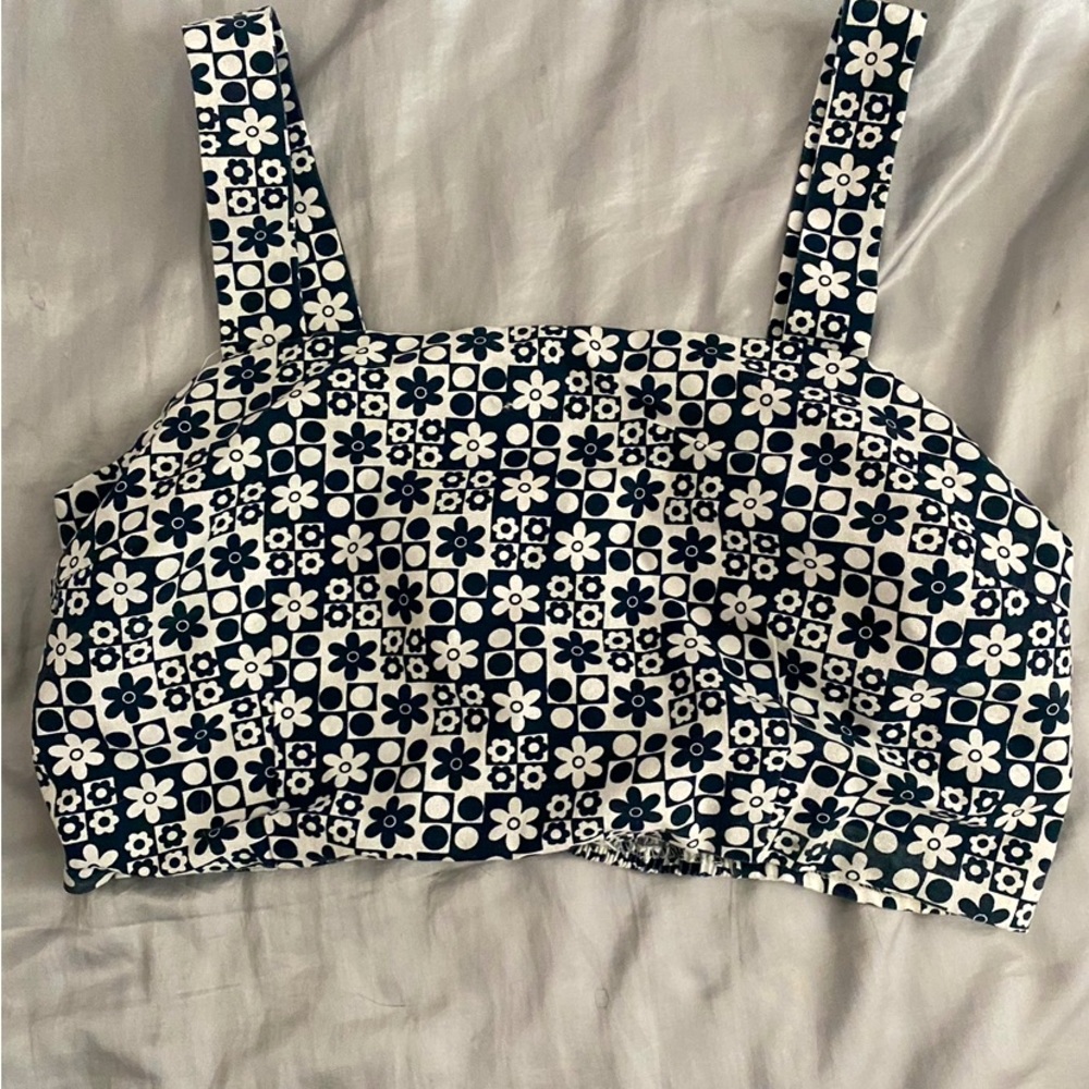 navy and white patterned crop top